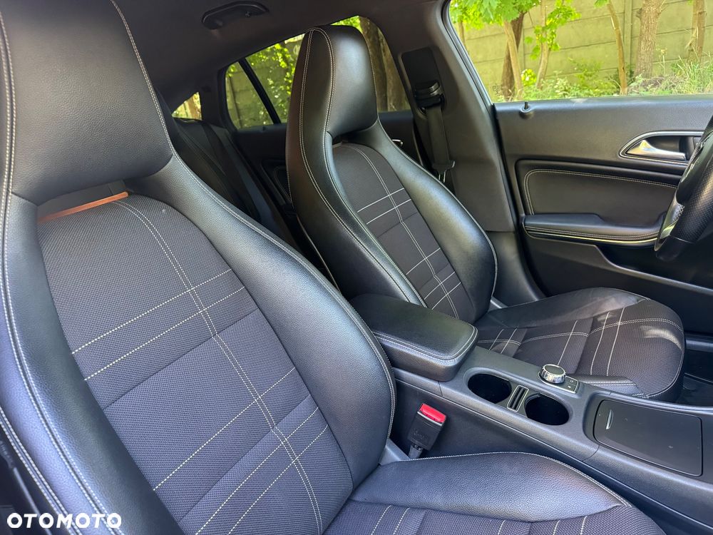 Mercedes-Benz CLA 200 7G-DCT - 17
