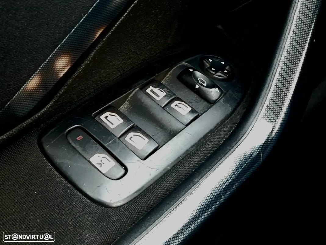 Peugeot 2008 1.6 e-HDi Allure - 10