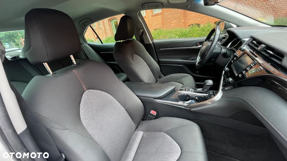 Toyota Camry 2.5 Hybrid Comfort CVT - 26
