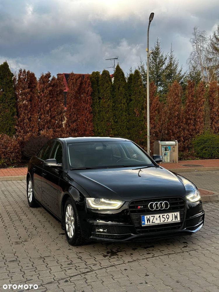 Audi A4 Limousine - 4