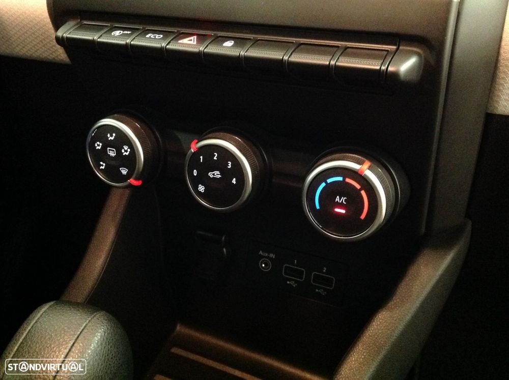 Renault Clio 1.0 TCe Limited CVT - 36