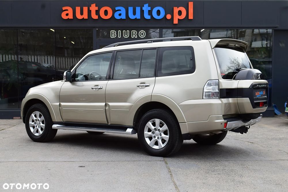 Mitsubishi Pajero - 22