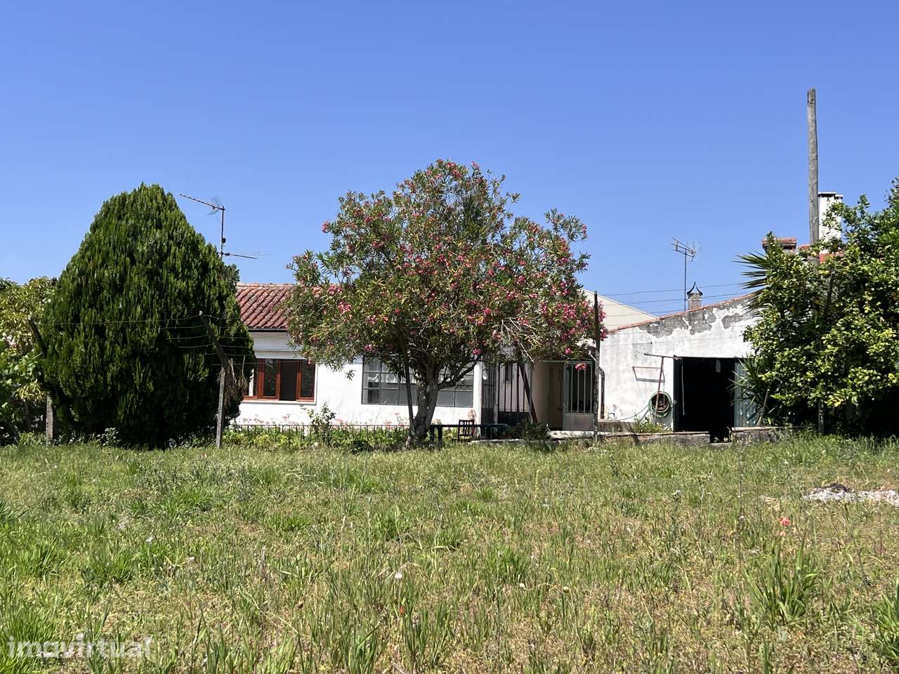 Moradia T4 renovada com terreno, Cerejeiras, Penela - Grande imagem: 3/51