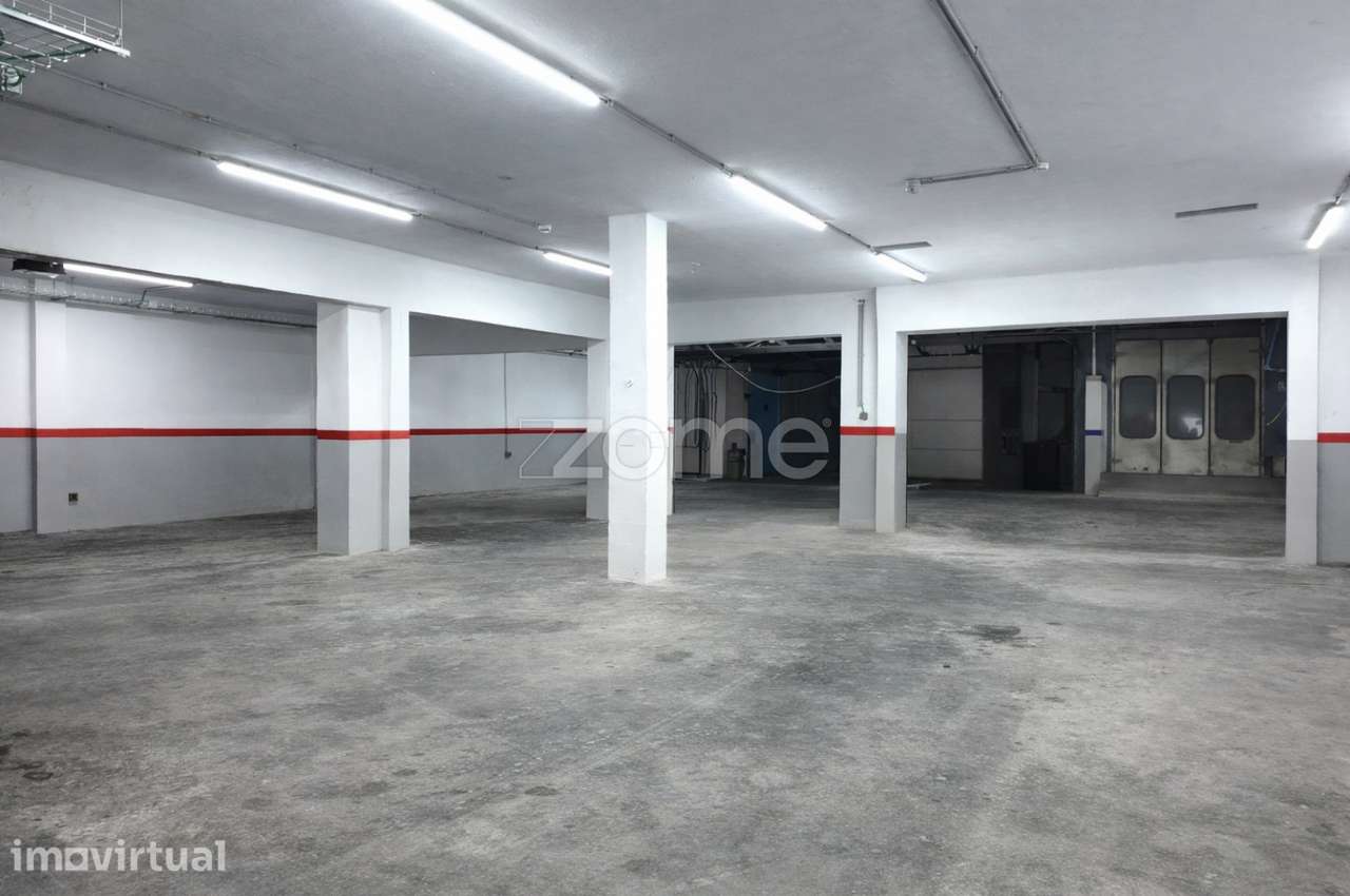 Propriedade de Grande Dimensão com Habitação e Área Industrial - Grande imagem: 5/27