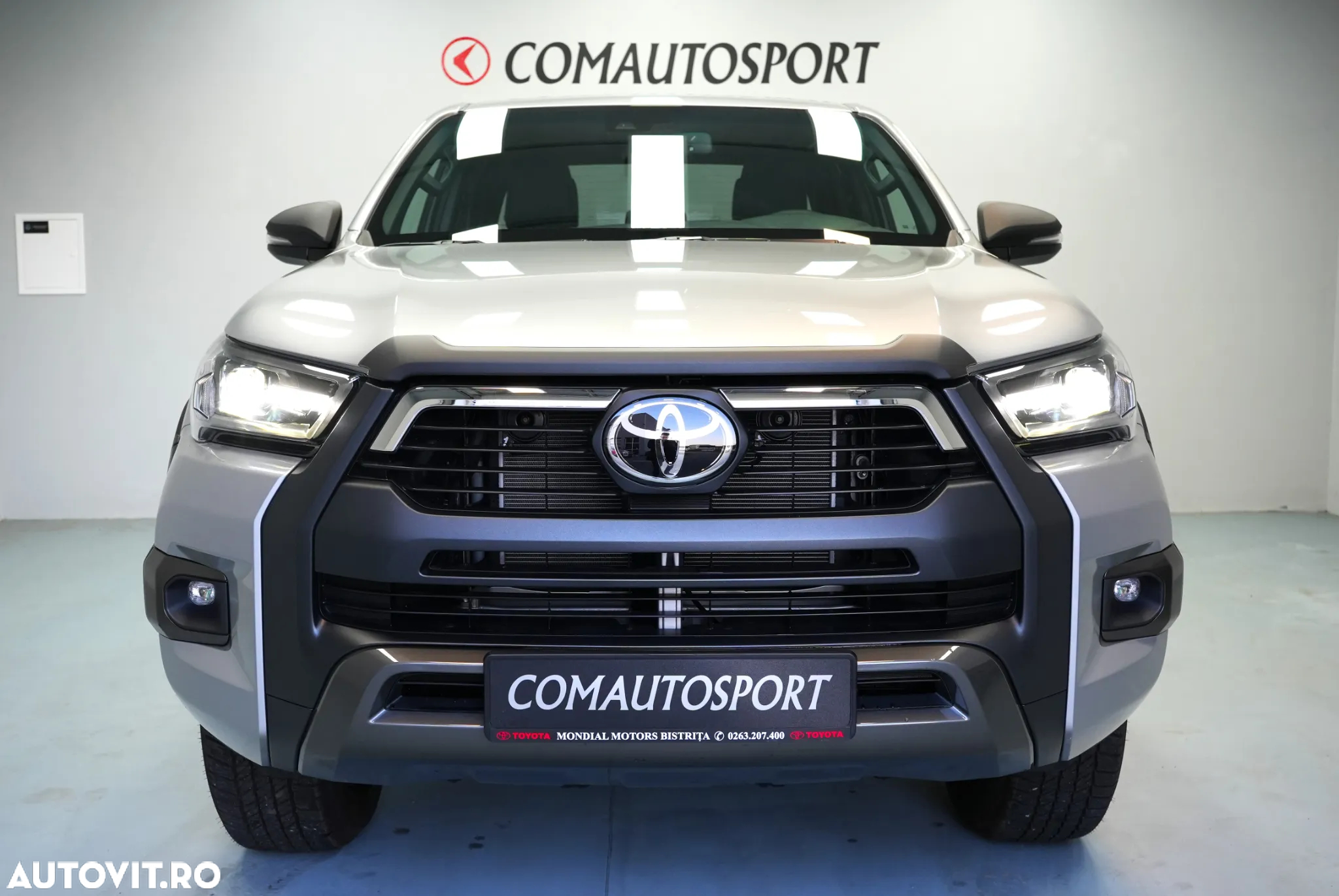 Toyota Hilux 2.8D 204CP 4x4 Double Cab AT MHEV Invincible - 2