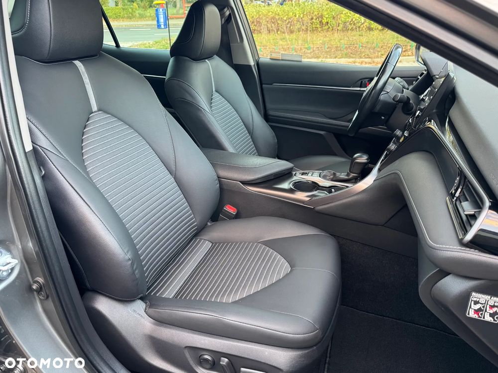 Toyota Camry 2.5 Hybrid Prestige CVT - 6