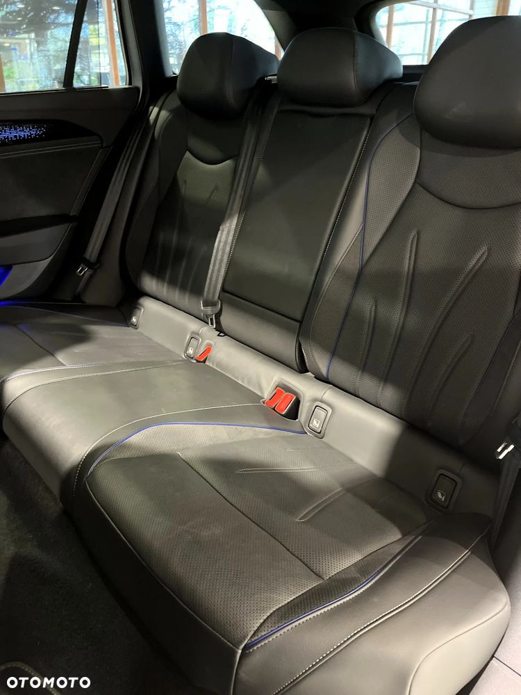 Volkswagen Passat Variant 2.0 TSI 4Mot R-Line DSG - 32