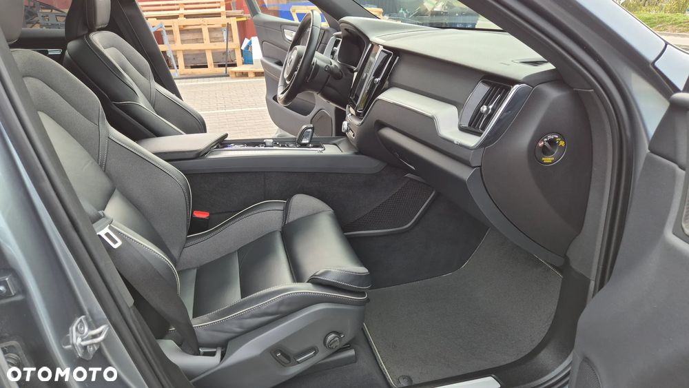 Volvo XC 60 T8 AWD Plug-In Hybrid R-Design - 29