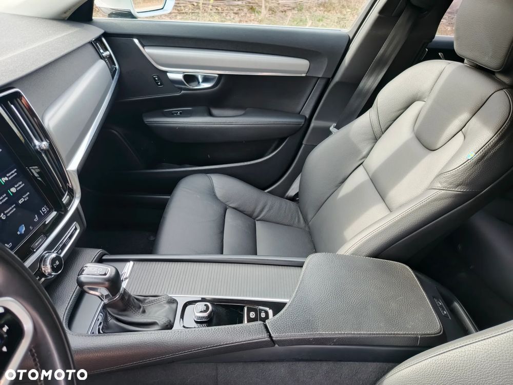 Volvo V90 D5 AWD Momentum - 29