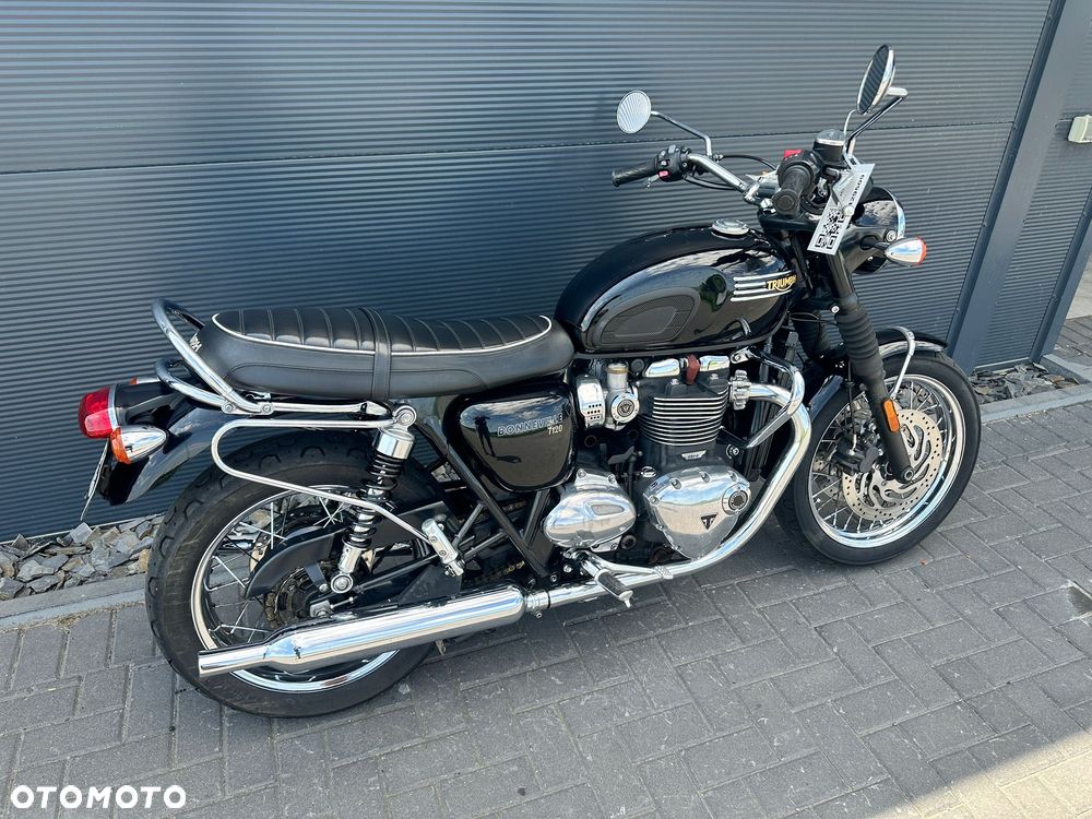Triumph Bonneville - 4