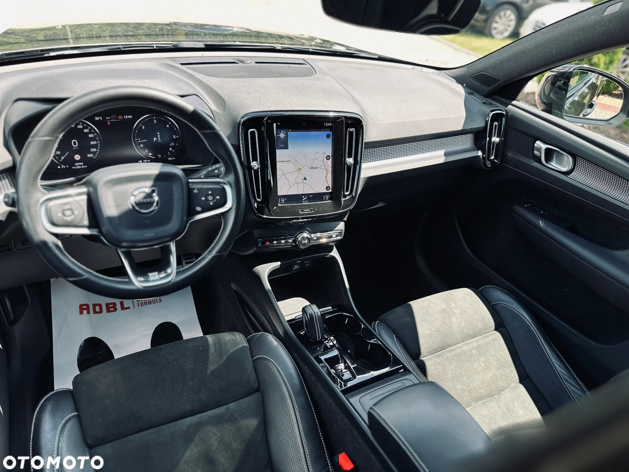 Volvo XC 40 D4 AWD Geartronic R-Design - 28