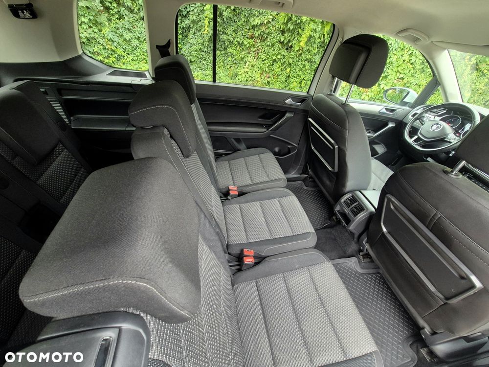 Volkswagen Touran - 8