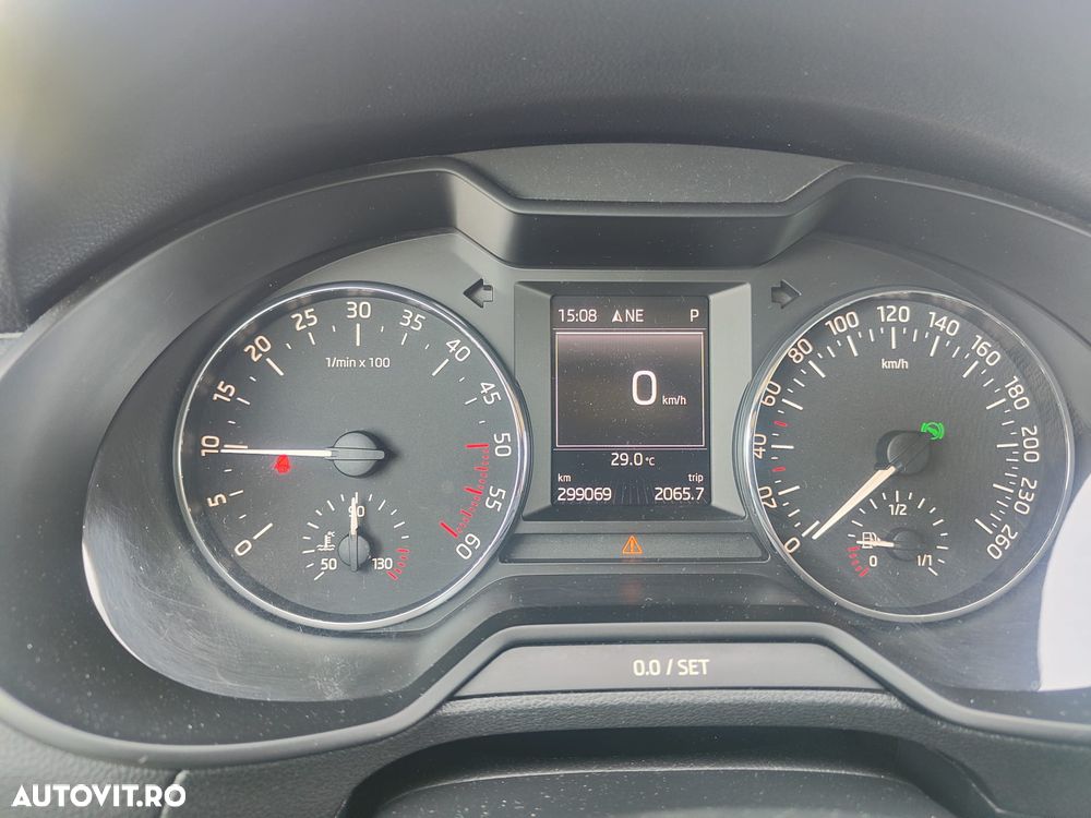 Skoda Octavia 1.6 TDI STYLE DSG - 11