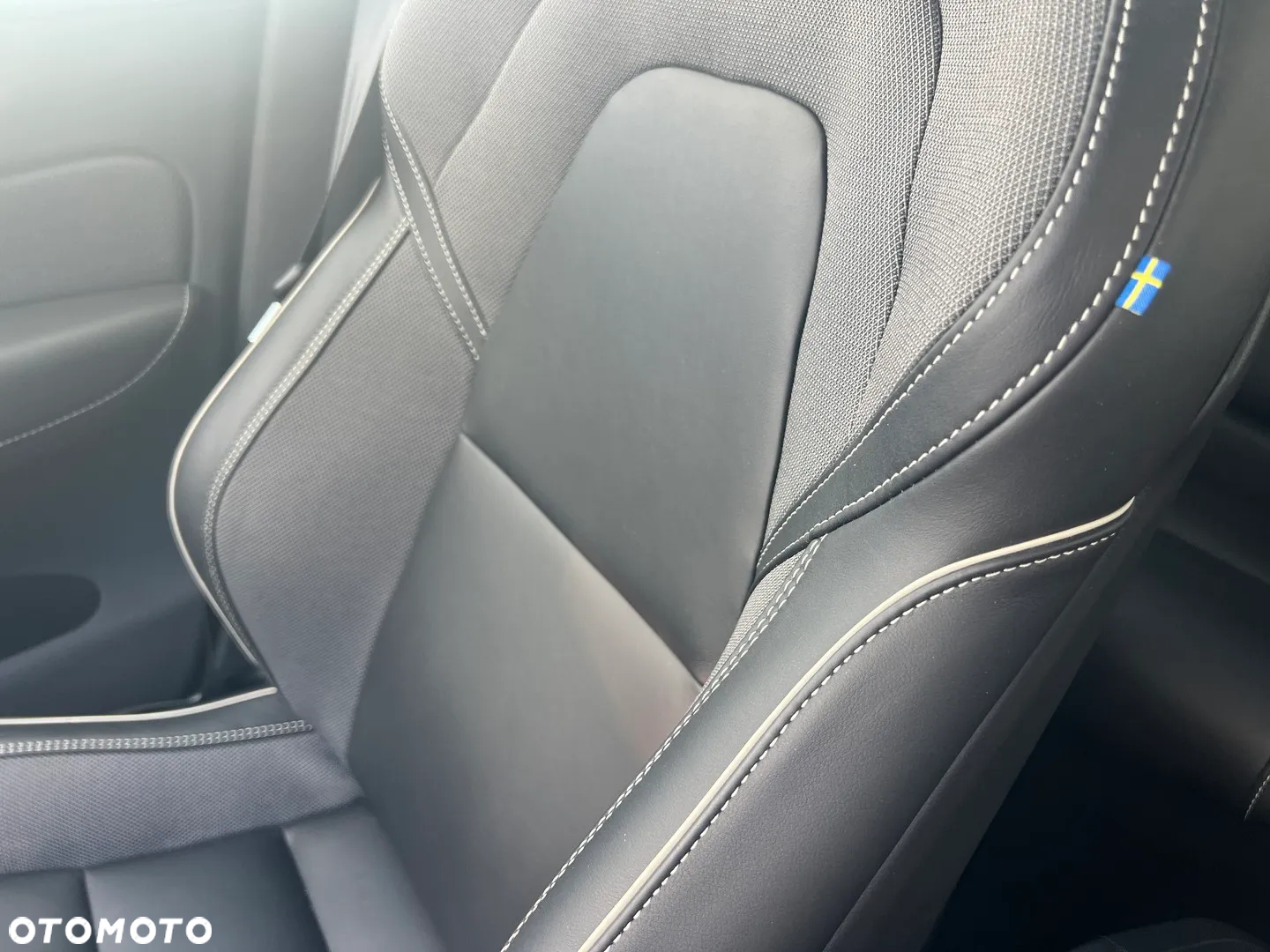 Volvo XC 60 B4 B Plus Dark - 35