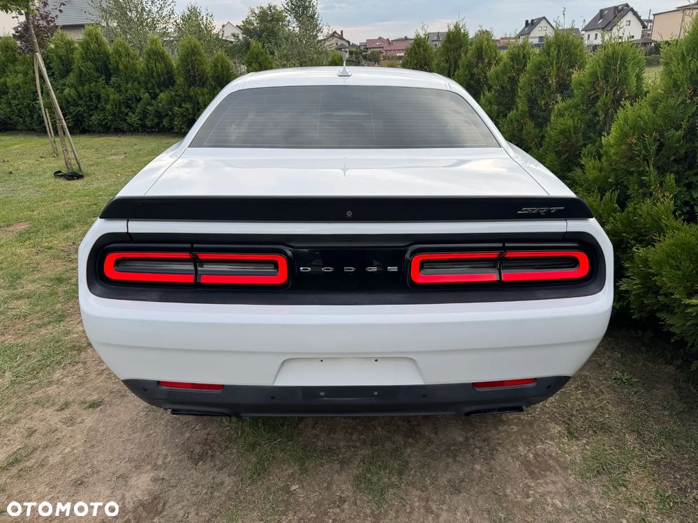 Dodge Challenger - 10