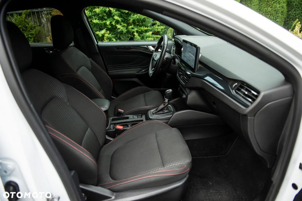 Ford Focus 1.0 EcoBoost Hybrid ST-LINE - 37