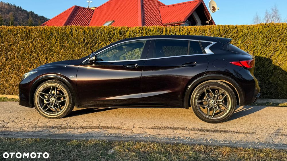 Infiniti Q30 2.0t Sport AWD 7DCT - 3