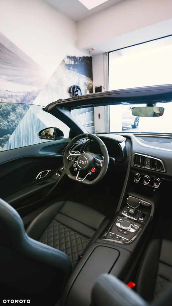 Audi R8 Spyder V10 RWD Performance - 13