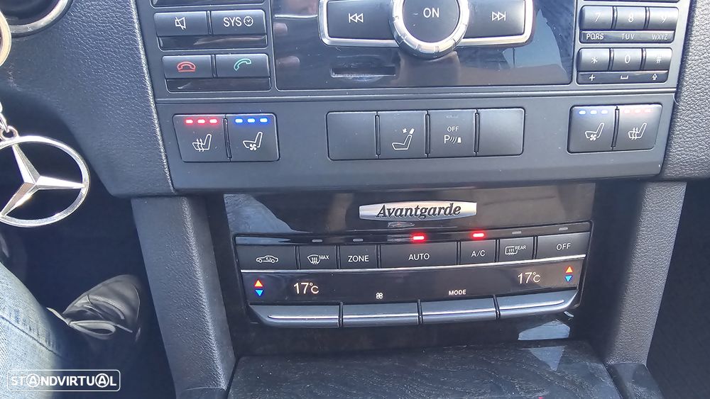 Mercedes-Benz E 300 Bluetec Hybrid Avantgarde - 26