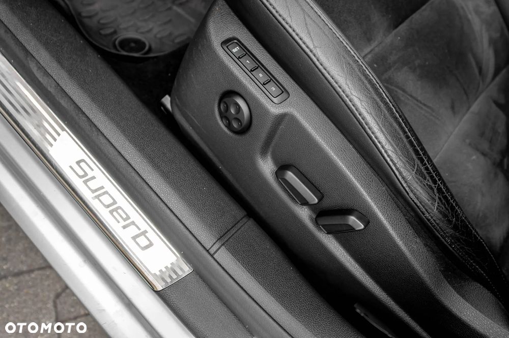 Skoda Superb 3.6 FSI 4x4 Elegance DSG - 33