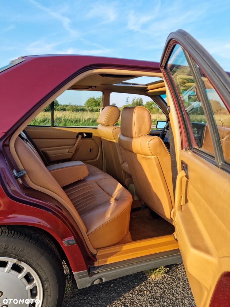 Mercedes-Benz W201 (190) - 4