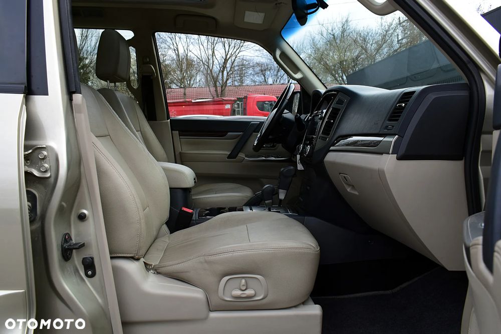 Mitsubishi Pajero - 8