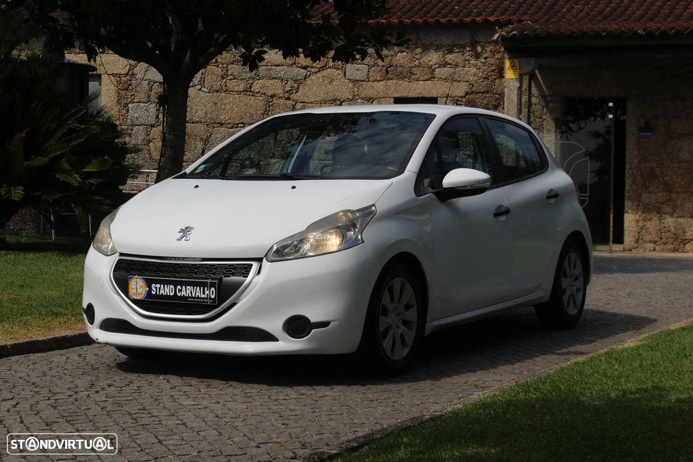Peugeot 208 - 1