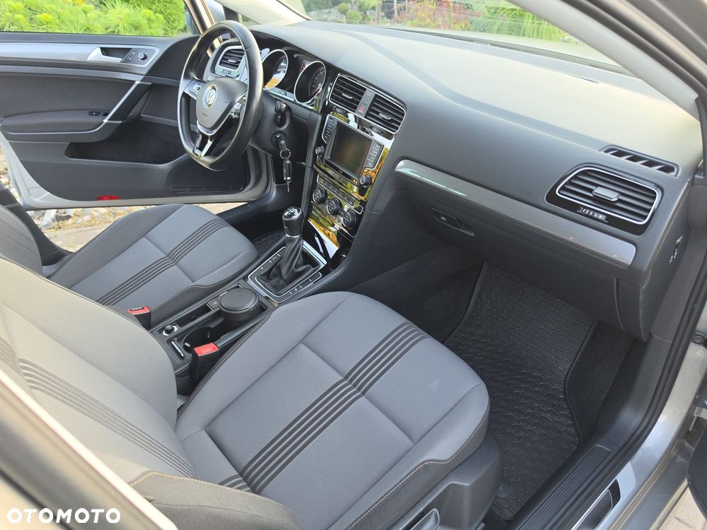 Volkswagen Golf - 19