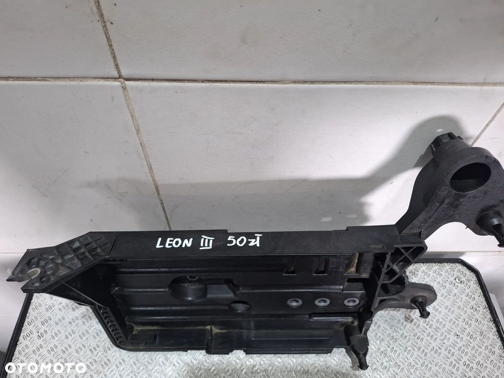 Podstawa akumulatora  Seat Leon III nr 5Q0915321H - 2