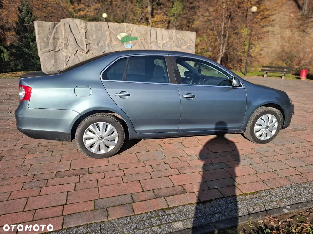 Volkswagen Jetta 2.0 TDI DPF Highline - 6