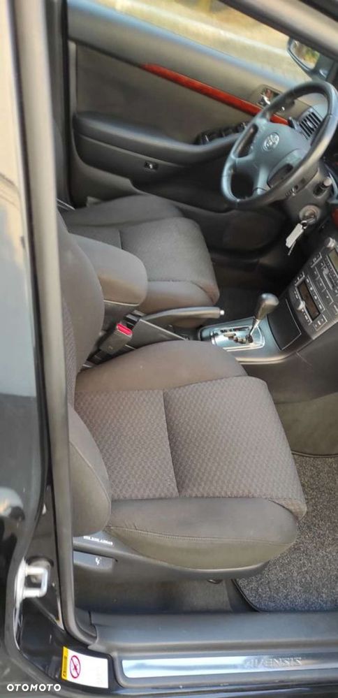 Toyota Avensis - 39
