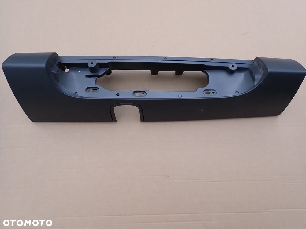 Trafic II Primastar Vivaro Lift Obudowa Lampy Tył - 1