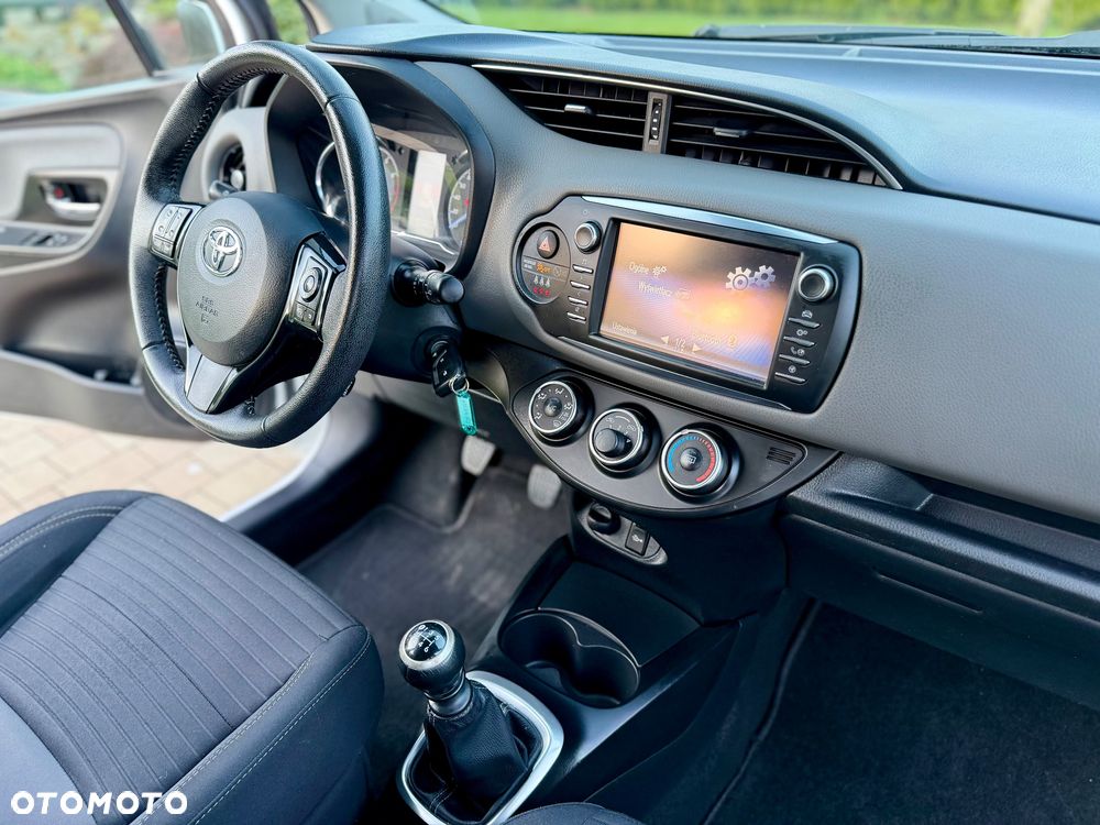 Toyota Yaris 1.5 Dynamic - 32