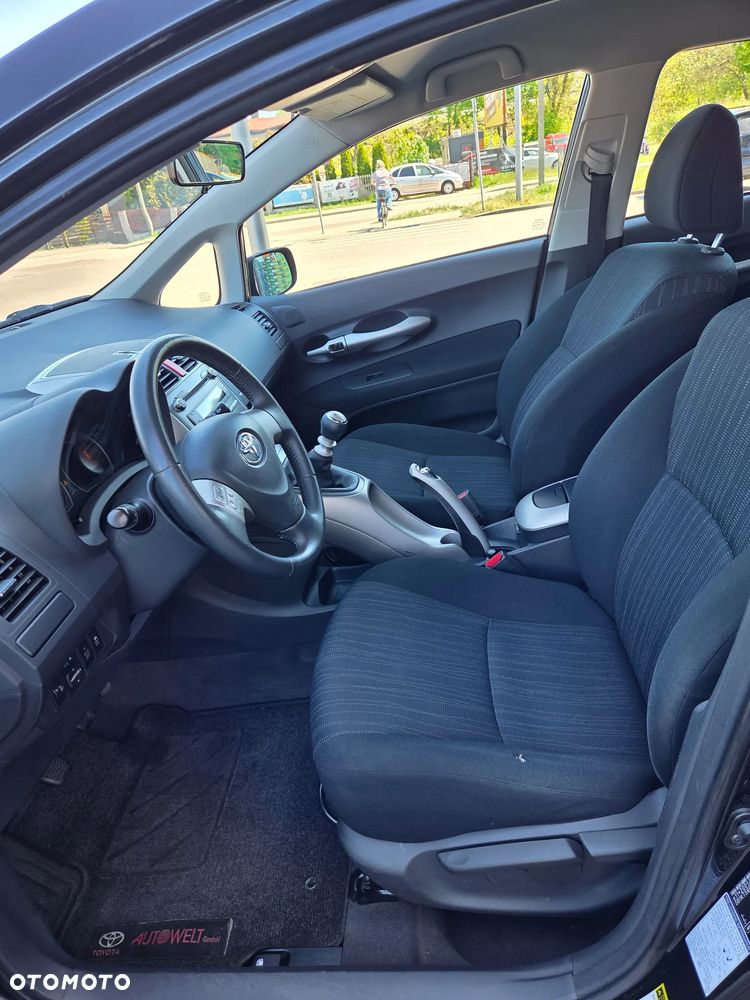 Toyota Auris 1.33 VVT-i Premium + - 11