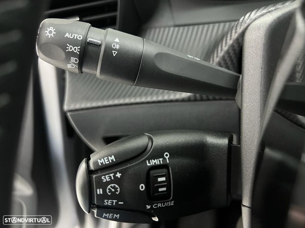 Peugeot 208 1.2 PureTech Allure - 16