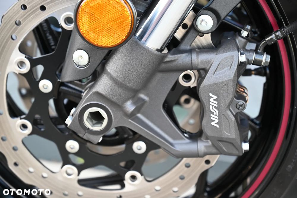 Suzuki GSX - 13