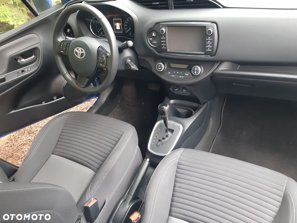 Toyota Yaris Hybrid 100 Premium - 10