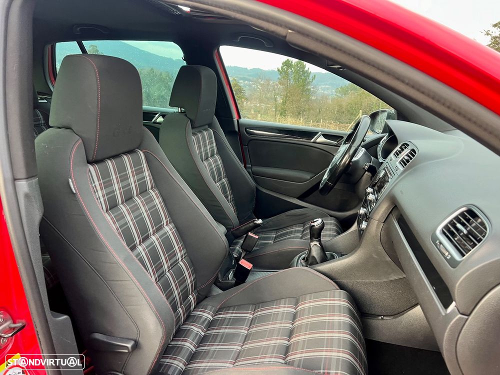 VW Golf 2.0 GTI - 32