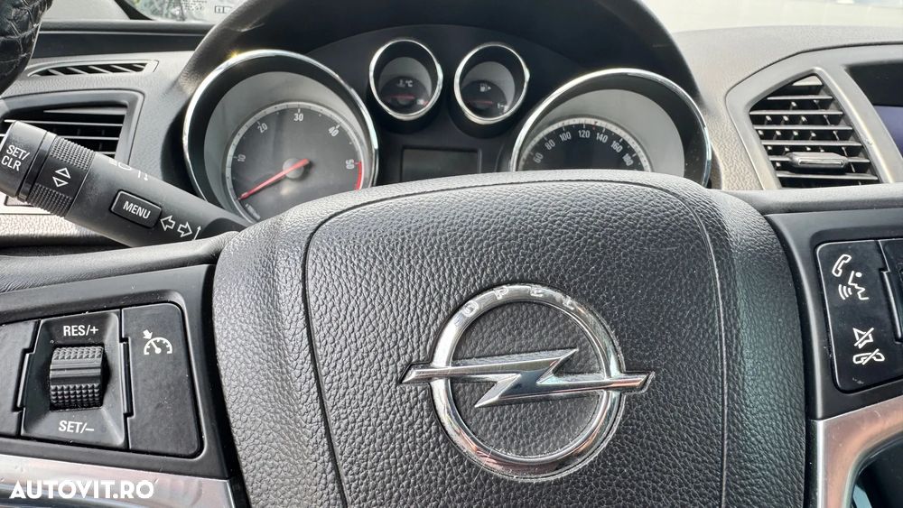 Opel Insignia 2.0 CDTI ECOFLEX - 11