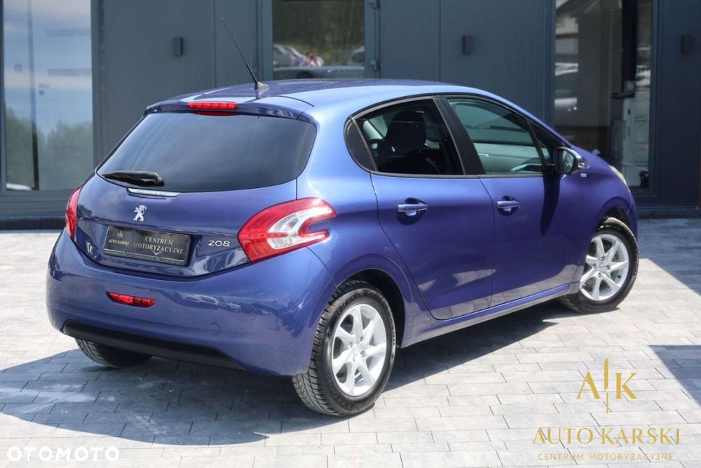 Peugeot 208 - 8