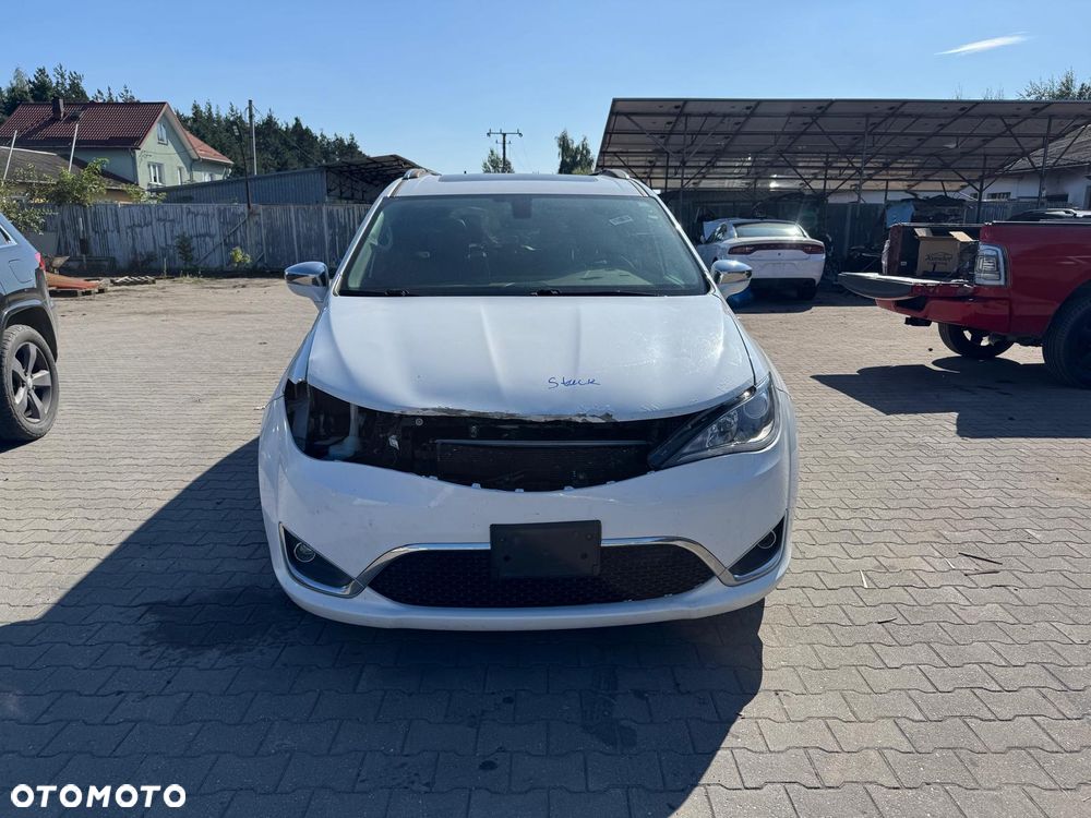 Chrysler Pacifica - 4