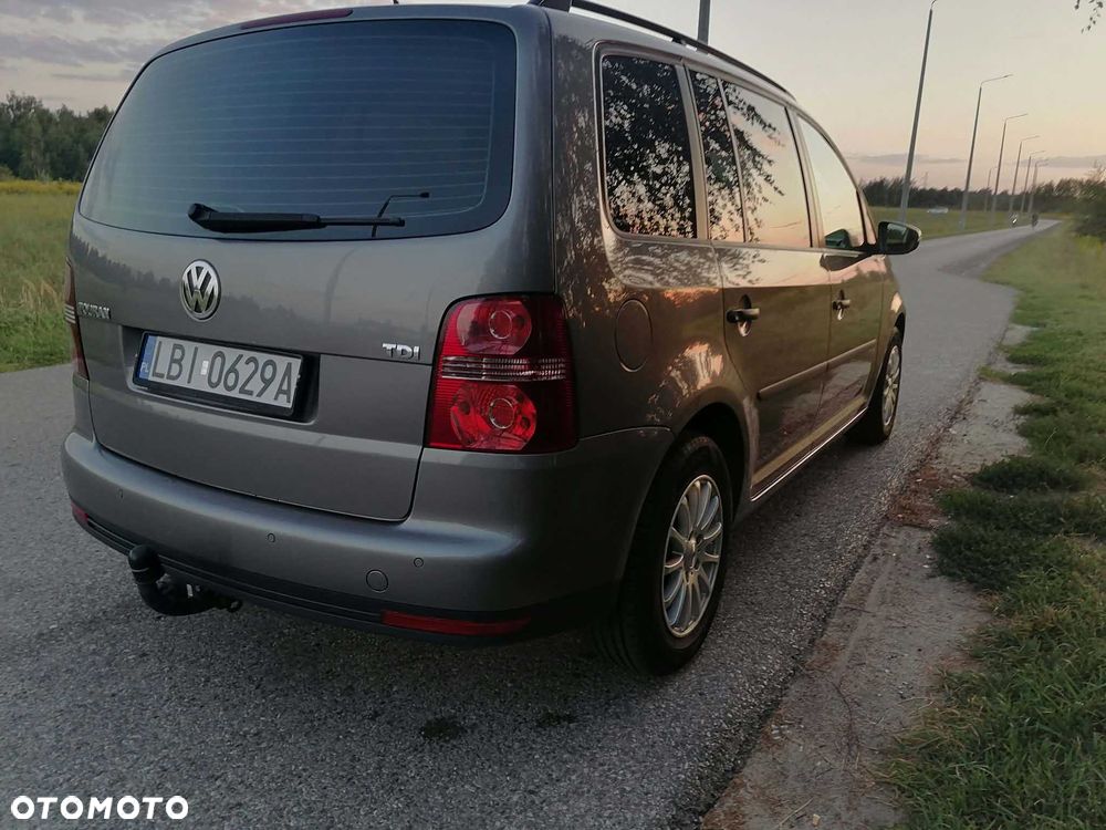 Volkswagen Touran - 4