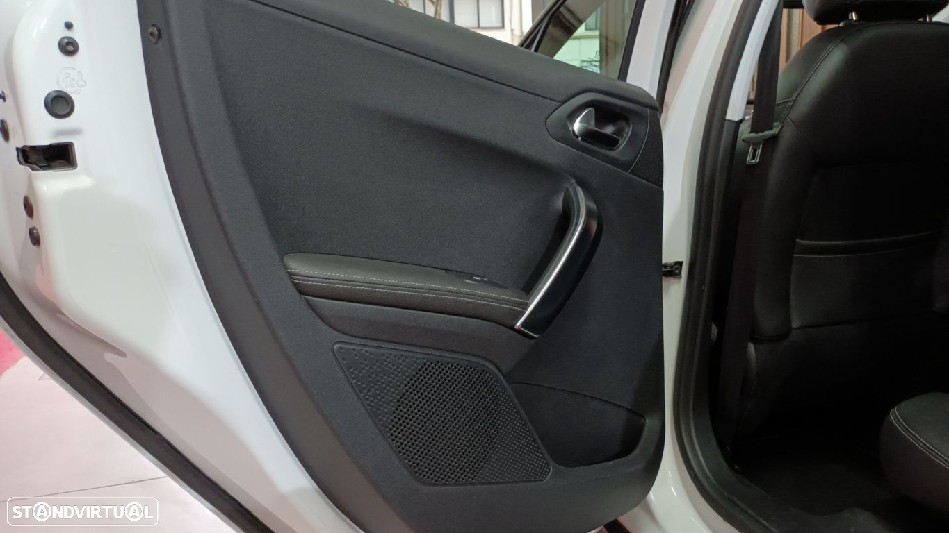 Peugeot 2008 1.2 PureTech Allure - 60