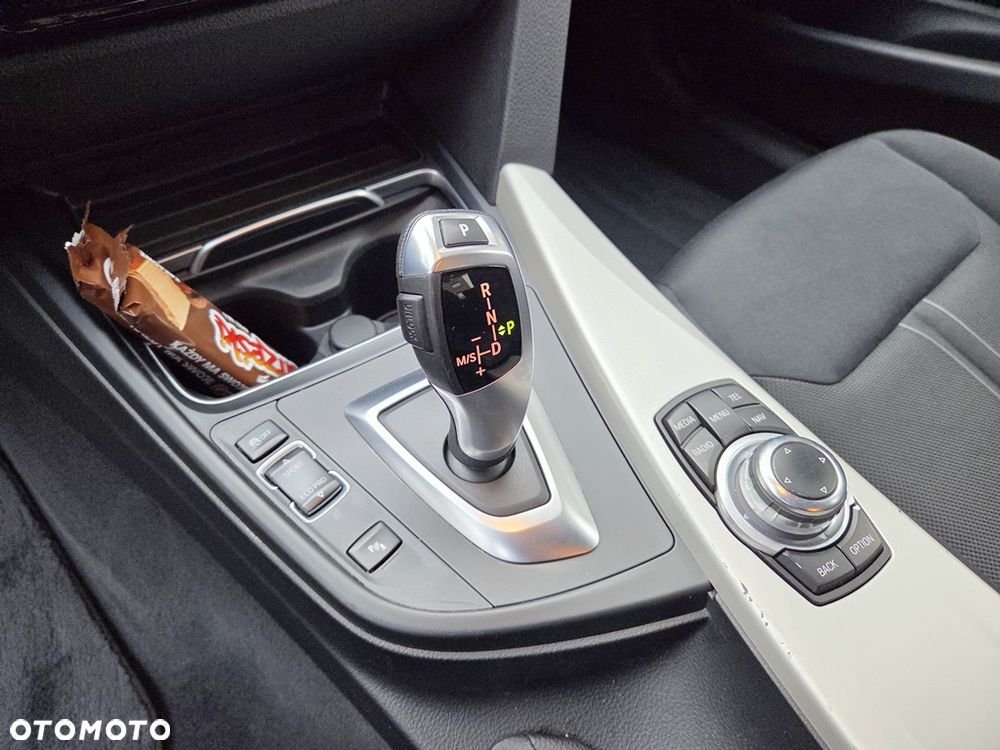 BMW Seria 3 318d Edition Luxury Line Purity - 29