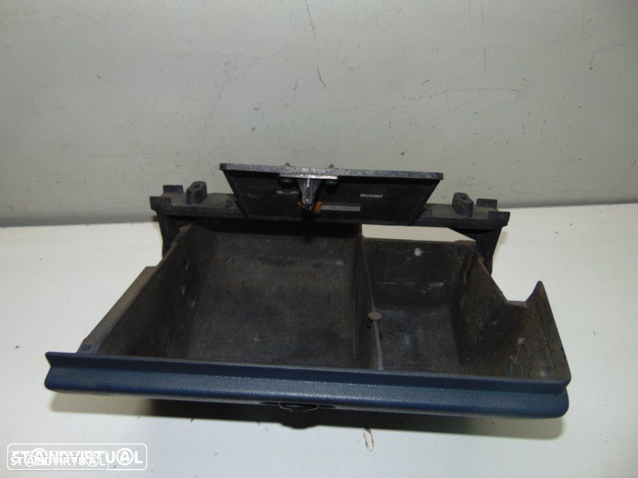 Peugeot 305 - porta-luvas - 2