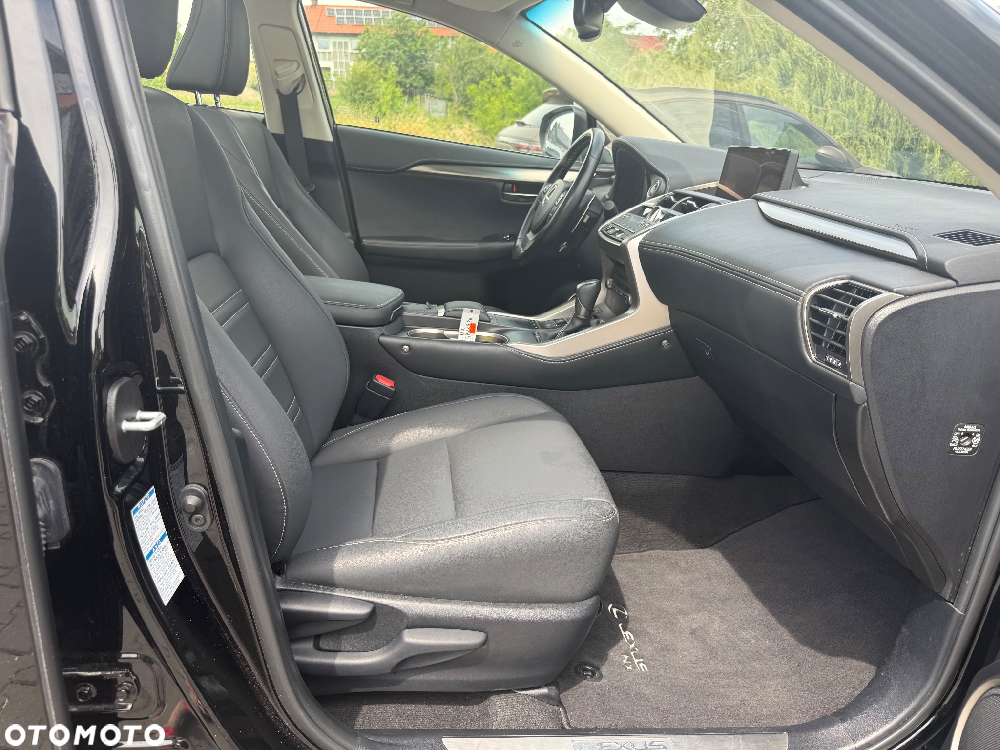Lexus NX 300h Style Edition - 23