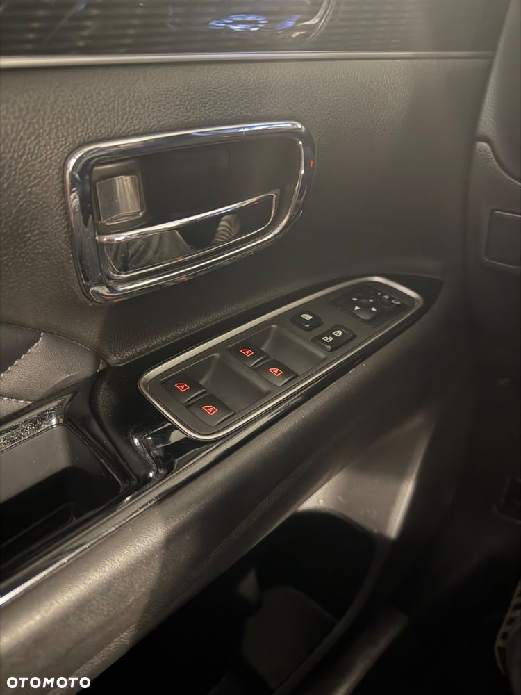Mitsubishi Outlander - 9