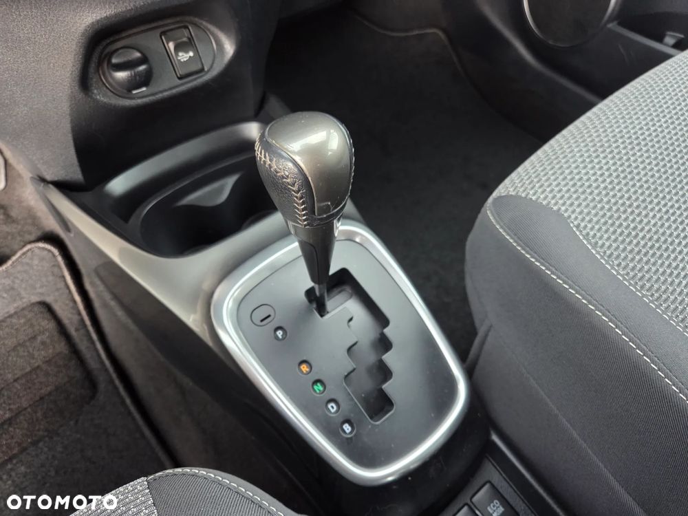 Toyota Yaris Hybrid 100 Dynamic EU6 - 19