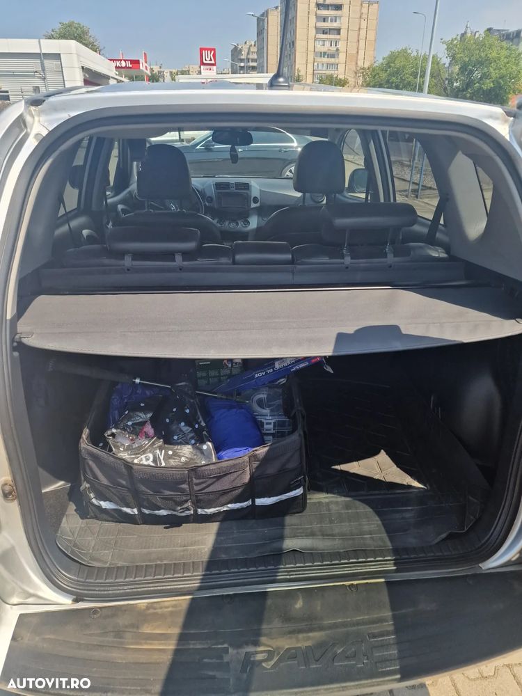 Toyota RAV4 2.2L D-CAT A/T Luxury - 6