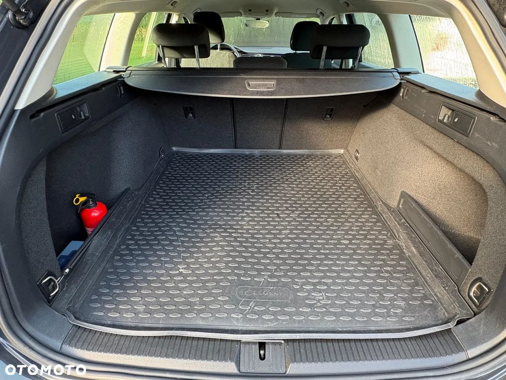 Volkswagen Passat - 12